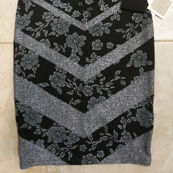 Lularoe Elegant Debbie - Picture 2 of 2